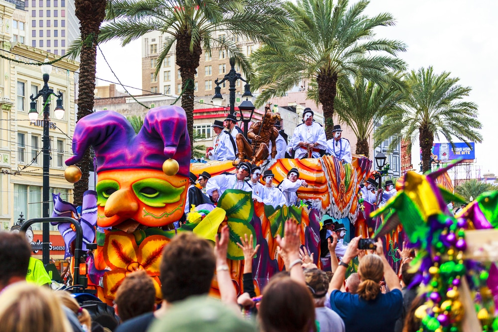 New,Orleans,Usa,Feb,1,2016:,Mardi,Gras,Parades,Through