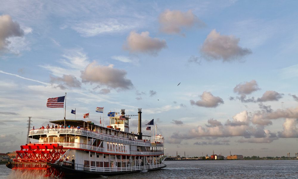 New,Orleans,,Louisiana,,May,4,,2015,:,Natchez,Steamboat,Leaves